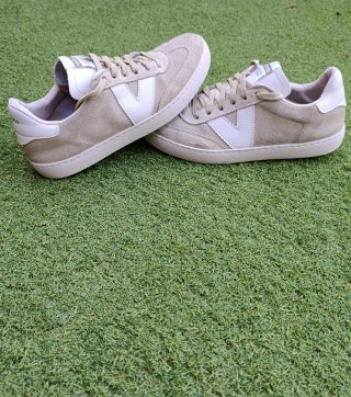 Zapatillas de piel Victoria. Nuevas. Talla 39.