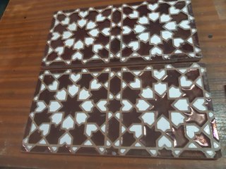 2 Azulejos Antiguos con Motivos Geométricos