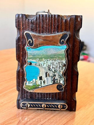 Colgador de pared de madera