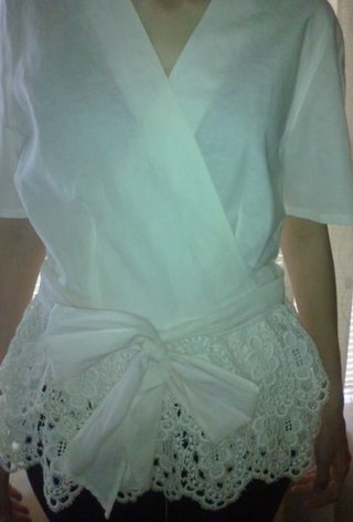 Blusa blanca con encaje de GUIPUR