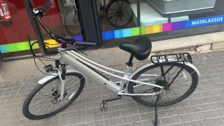 Bicicleta Eléctrica Plateada