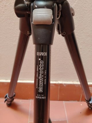 Trípode Manfrotto 055PROB con funda de transporte