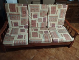 Sofá y dos butacas de madera se tiene venir a busc