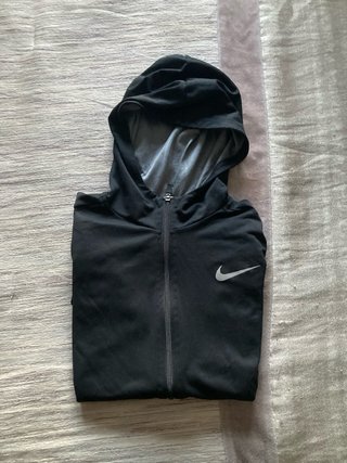 Chaqueta deportiva Nike negra