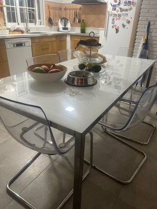 Mesa y 4 Sillas de Cristal y Metal