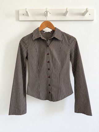Camisa entallada Bershka marrón de rayas talla S