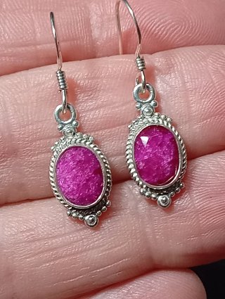 Pendientes de Plata de Ley rubí facetado