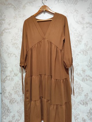 Vestido Marrón con Escote en V