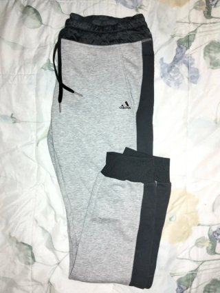 Pantalón Adidas Gris y Negro Talla S