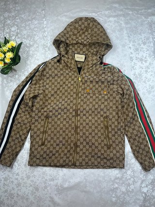 Chaqueta con Capucha Gucci Estampado GG