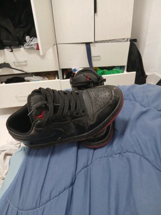 Zapatillas Jordan 1 Negras y Rojas