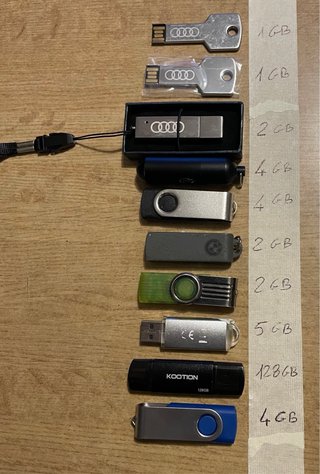 Set di 10 chiavette USB di varie capacità