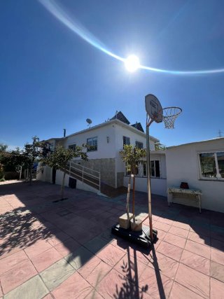 Chalet con piscina y parcela