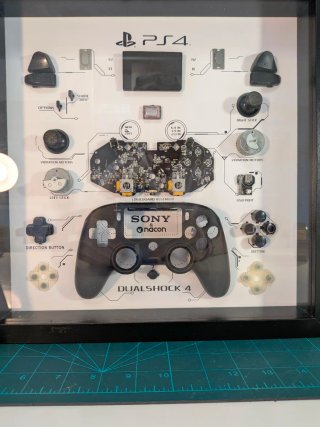 Cuadro PS4 NACON Piezas
