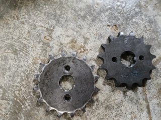 Set de 2 Piñones de Ataque 15T y 16T Pitbike