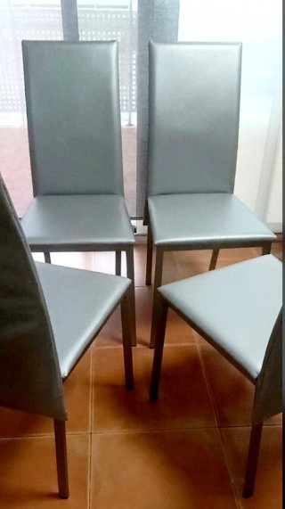 Set de 4 Sillas de Polipiel Gris Plata