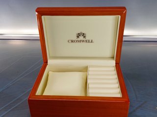 Relojes Cromwell. Caja, joyero en madera lacada.