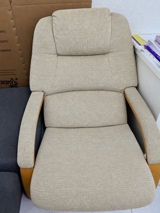 Sillón de tela beige