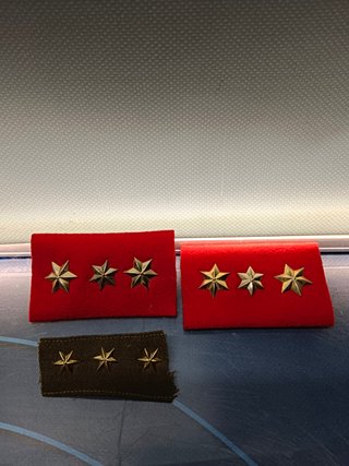 9 insignias militares de rango oficial o superior, estrellas metalicas