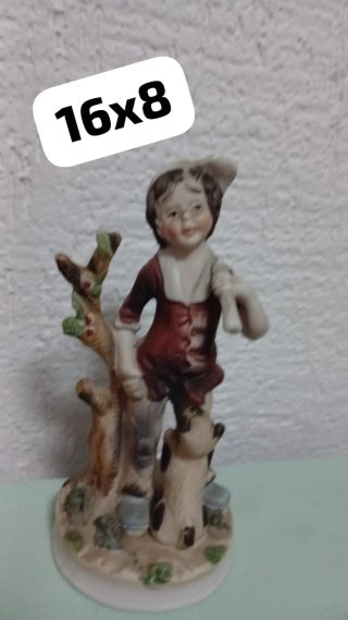 Figura de Porcelana Niño con Perro