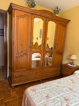 Armario de Castaño con Espejos