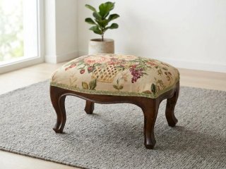 Poggiapiedi vintage in legno con rivestimento
