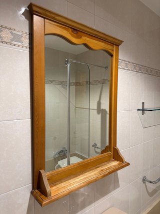 Espejo de Pared con Estante de Madera