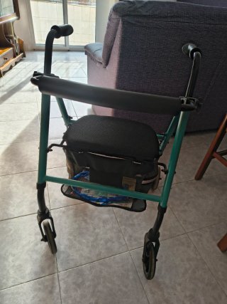 Andador con Asiento y Cesta