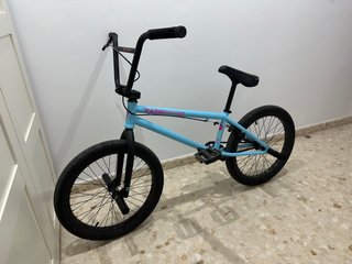 Bicicleta BMX Freestyle Radio Evol 20 con 4 pegs