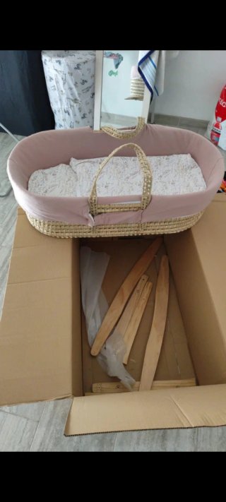 Moisés para bebé con soporte de madera
