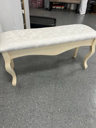 Pie de cama de madera blanco