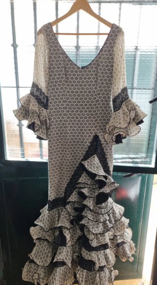 Traje de flamenca blanco y negro Talla 42