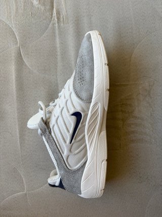 Zapatillas Nike Blancas y Grises