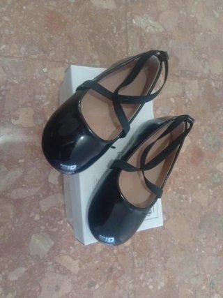 Zapatos de niña, negros ,talla 27, Nuevos