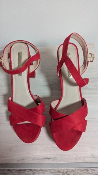 Sandalias de tacón rojas