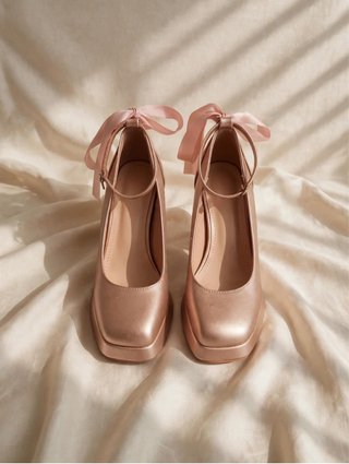 Zapatos de tacón con lazo