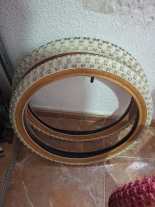 2 Neumáticos Delitire 20x2,125 bmx