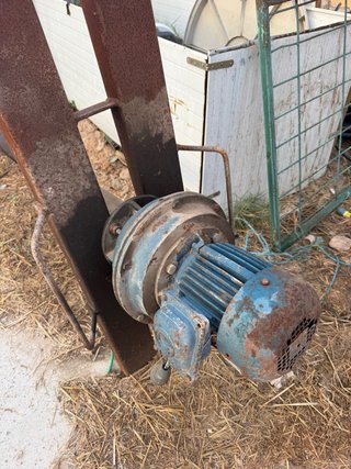 Bomba Trifásica 220V con Batidor de 2m