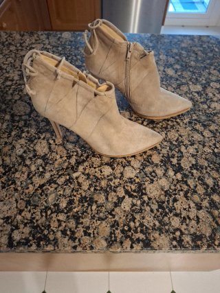 Botines de tacón nude