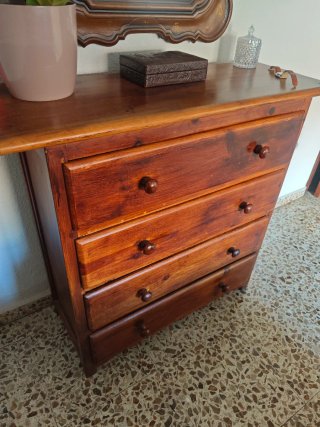 Cómoda de dormitorio de madera de pino