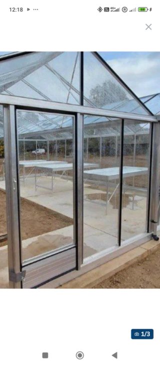 Invernadero de Cristal con Estructura Metálica