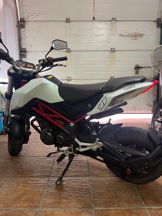 Moto Benelli TNT 125