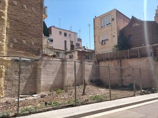 Terreno en venta en El Camp de l'Arpa del Clot en Barcelona