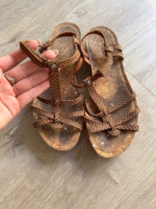 Sandalias Marrones con Textura