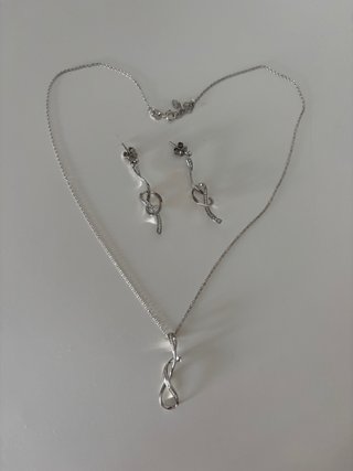 Conjunto de Pendientes y Colgante de Plata