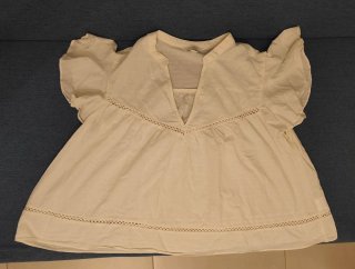 Blusa blanca con detalles calados
