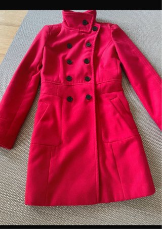 Abrigo rojo Zara
