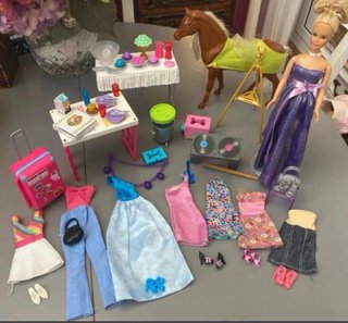 Lote de Muñeca Barbie y Accesorios