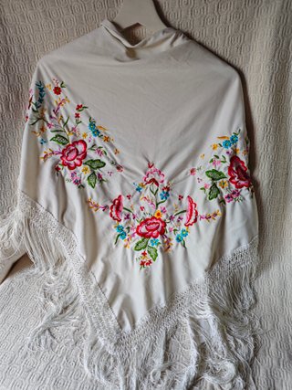 mantón de Manila pañuelo blanco mediano flores