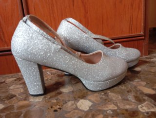 Zapatos de Tacón Plateados con Brillo
